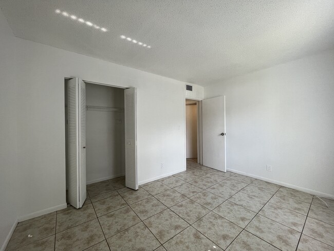 Building Photo - 4354 NW 9th Ave