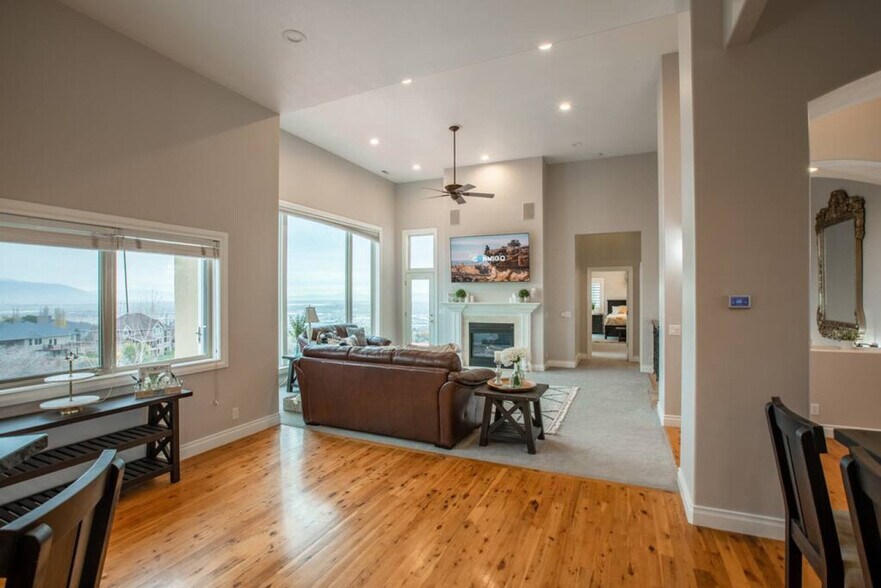 Building Photo - 678 Scenic Hills Dr