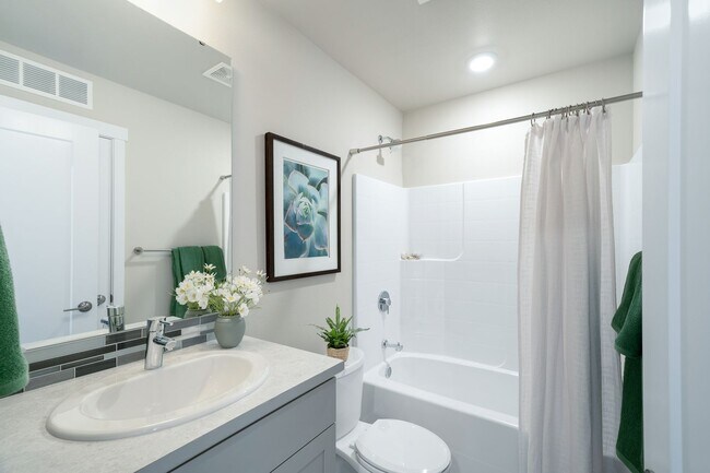 Building Photo - 4 Bed | 3.5 Bathroom | 1840 Sq Ft | $3,400