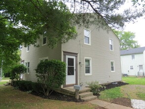 Building Photo - 186 College St