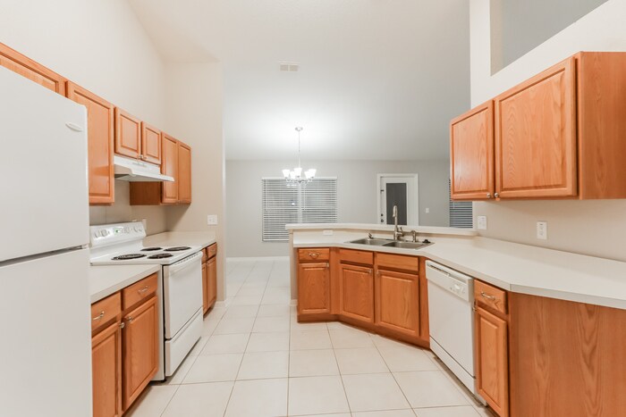 Building Photo - 7661 Canterbury Cir
