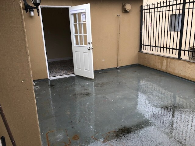 Building Photo - 302 S Broadway