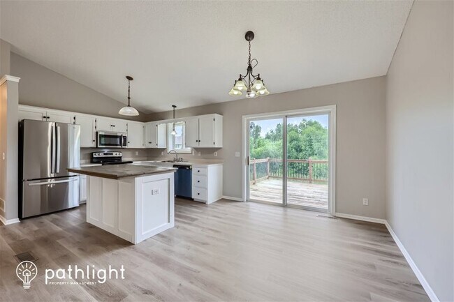 Building Photo - 325 Mindy Ln