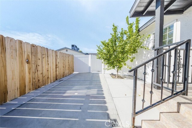 Building Photo - 10503 Cantara St