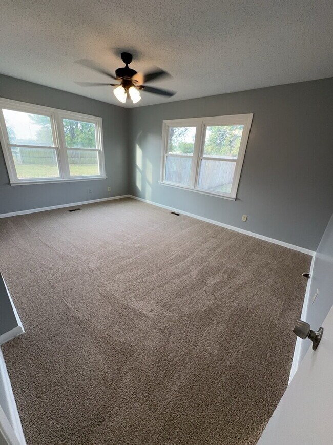 Building Photo - "Charming 3-Bedroom Home with 2 Full Baths and 1580 Sq Ft of Living Space in Wichita!"