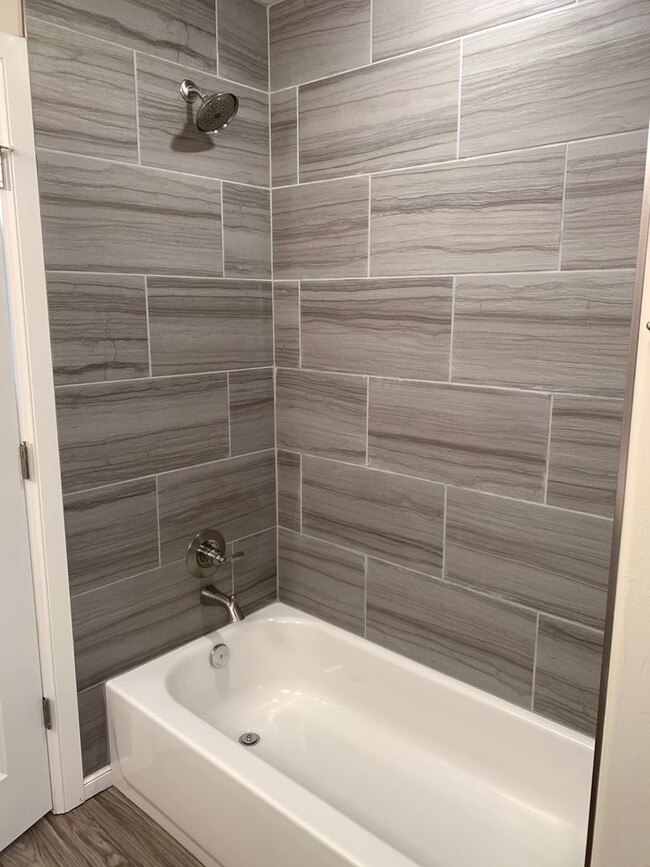 Building Photo - 3 bedroom duplex in Newcastle