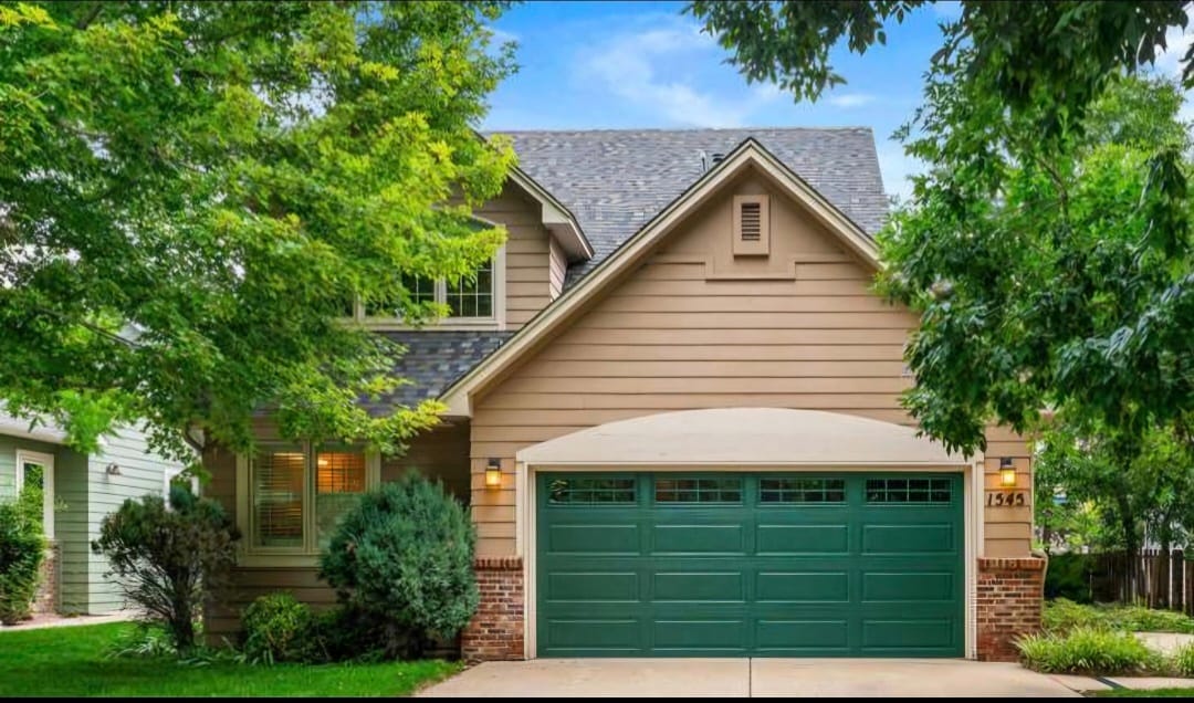 Drive and Free Street Parking - 1545 Lodge Ln