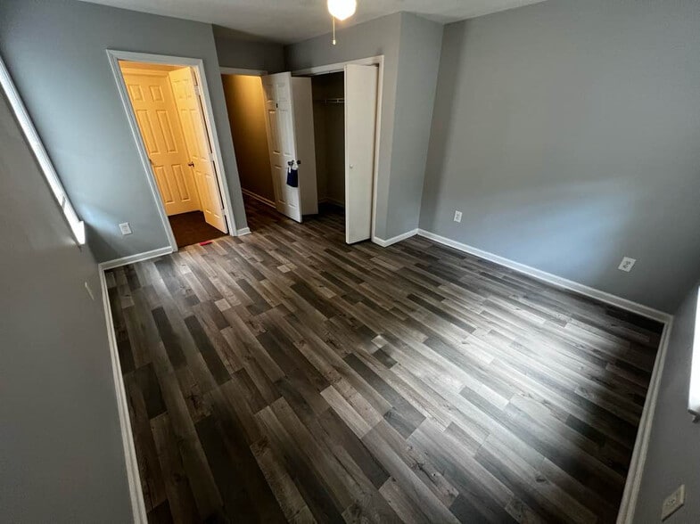 Building Photo - Room in Duplex on Jones Ave NW