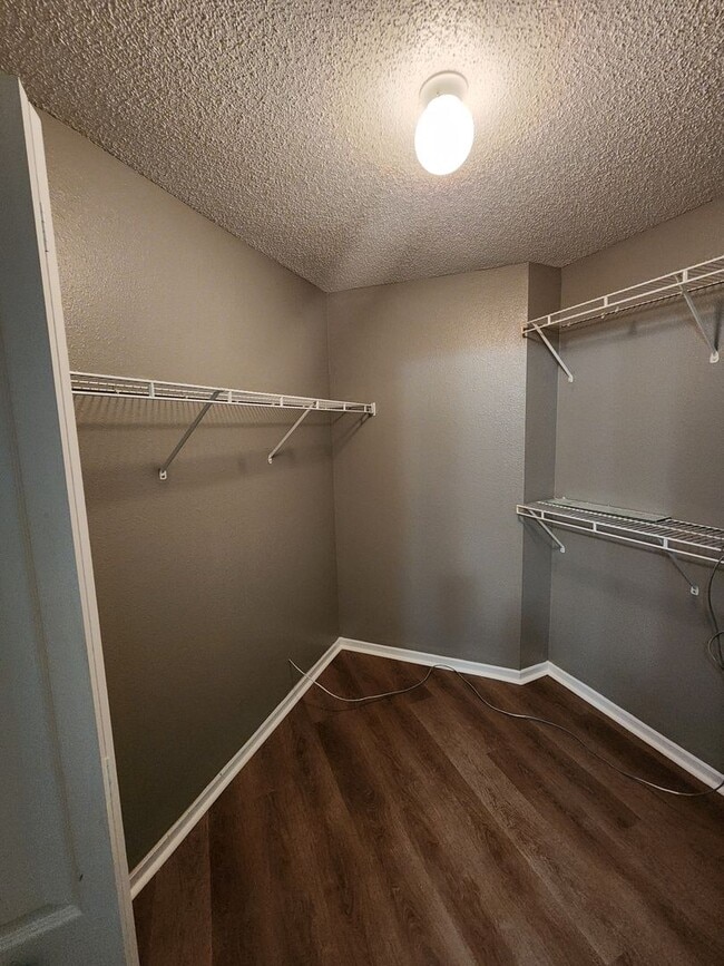 Building Photo - Great single family home!