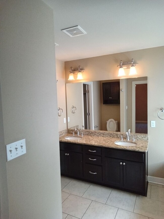 Building Photo - Savannah Place Dream Home