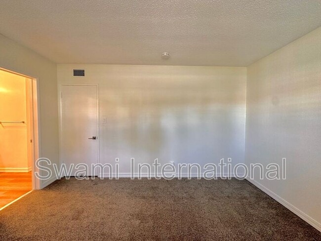 Building Photo - 1820 Avenida Estudiante