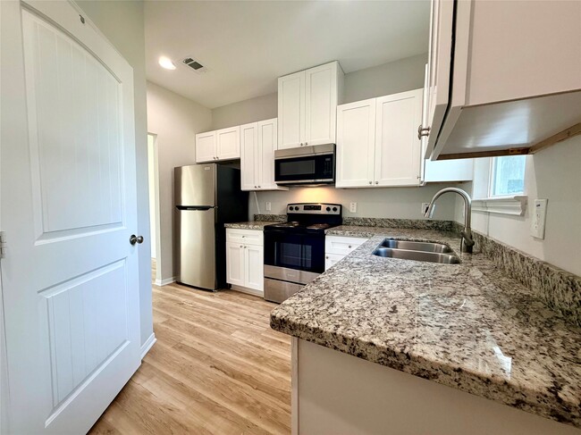 Building Photo - 502 Ross Sterling Ave