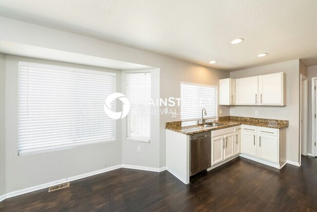 Building Photo - 4 Bedroom Pet-Friendly Home in Denver, CO with Main Street Renewal
