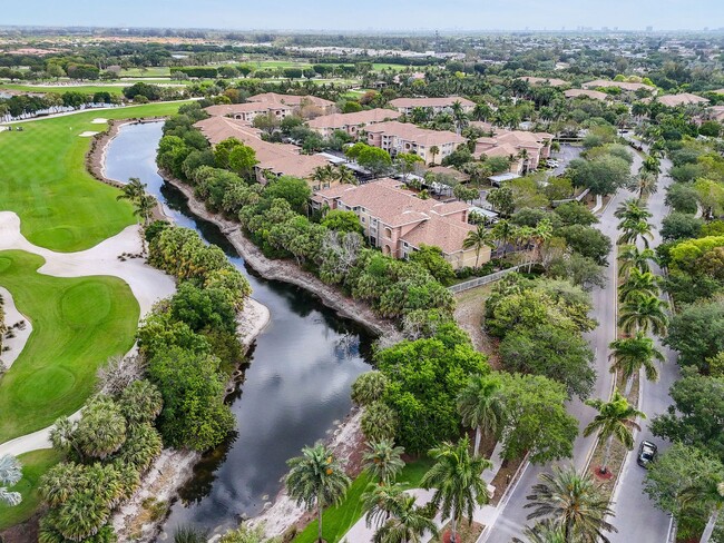 Building Photo - Stylish and luxurious 1-bedroom, 1-bath co...