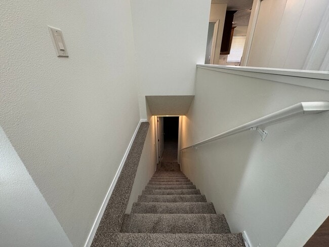 Building Photo - Delightful 2 Bed, 2 Bath Duplex near River...