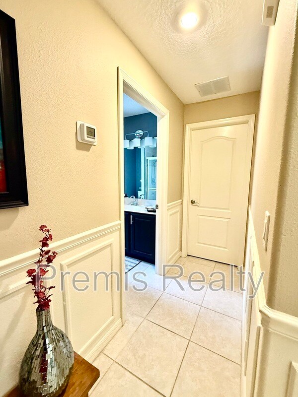 Building Photo - 431 Denise St