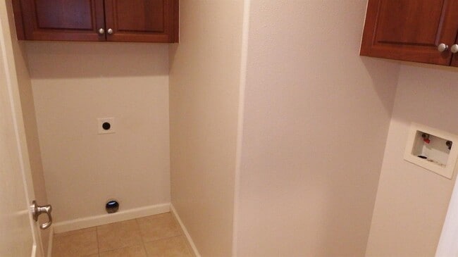 Building Photo - 3658 Vermont Ln