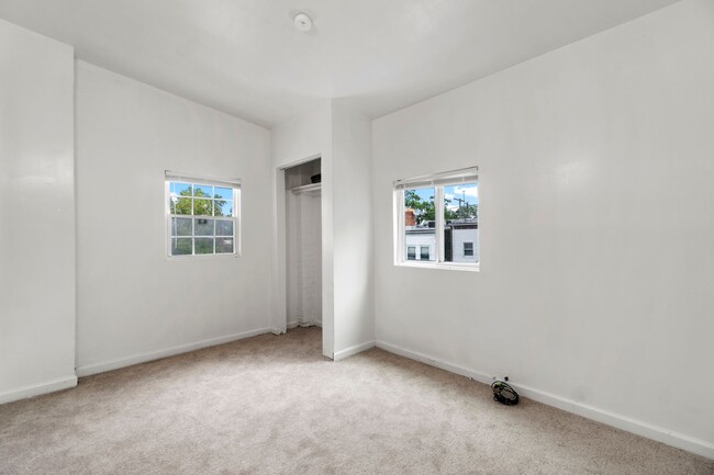 Building Photo - Charming 2 Bedroom Apartment in Beautiful ...
