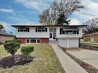 Building Photo - 404 S Crestwood Ln