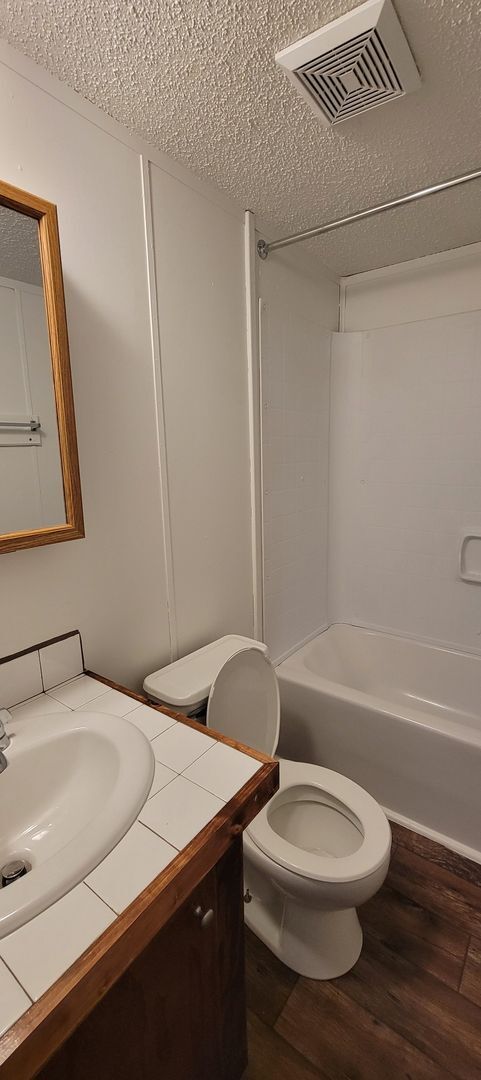 Building Photo - Ready to Move in