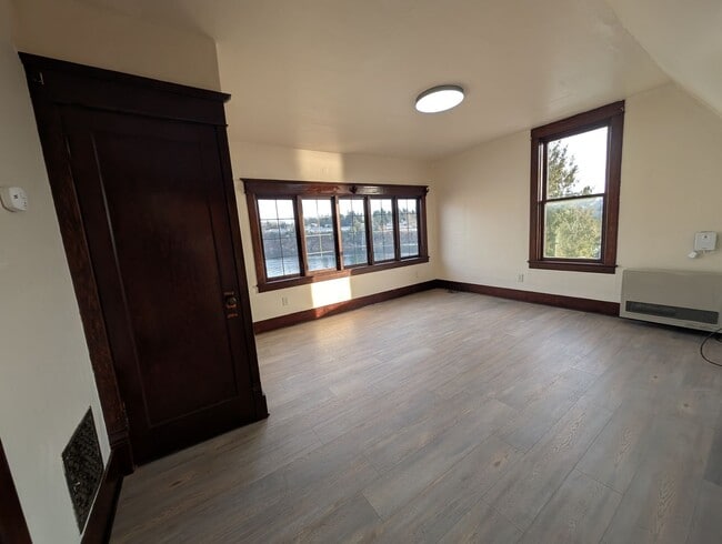 Building Photo - 11thStPl114(1-4)