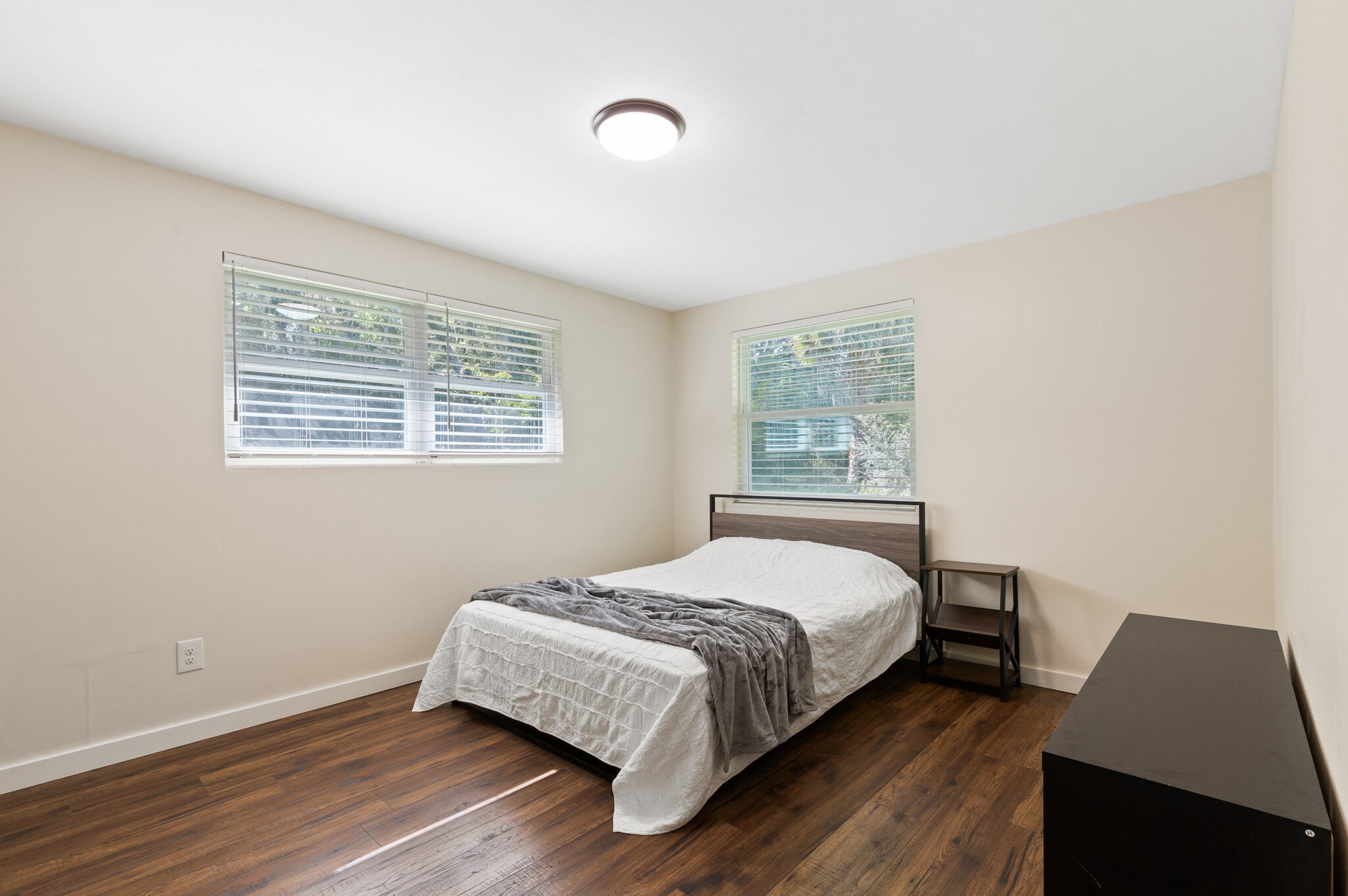 3rd downstairs bedroom - 1524 SW 37th Ave