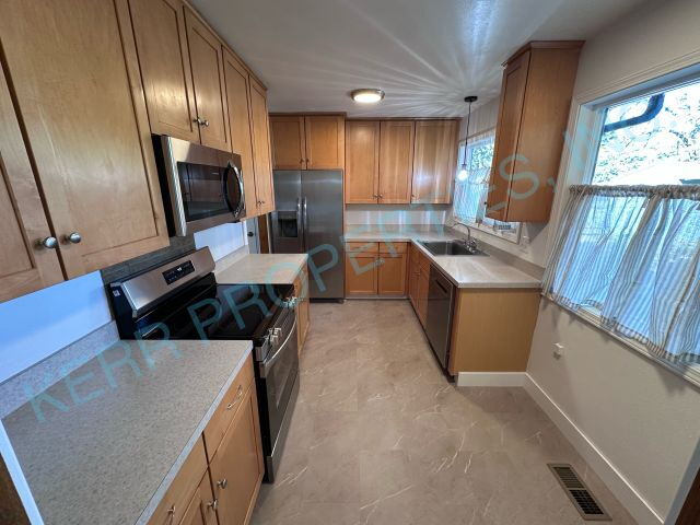 Building Photo - Charming 3-Bedroom Gresham Retreat with Spacious 1728 sq. ft. Layout and 2.5 Baths!