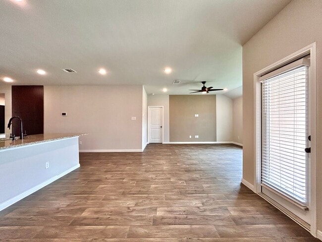 Building Photo - Beautiful 4/BR 2/BA Contemporary Home with Patio, Garage & Laundry Room