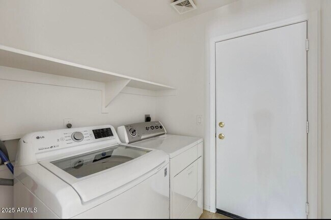 Building Photo - 21098 N Alexis Ave