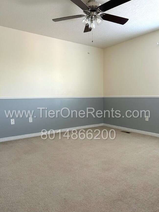 Building Photo - Move-in special: $500 off First months rent