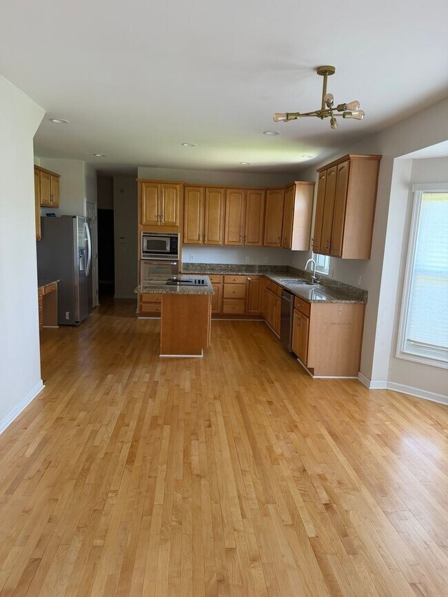 Building Photo - 4BR/3.5BA | Newly Renovated Single Family Home | Large Home is Desirable Pine Run!  Best of Mason