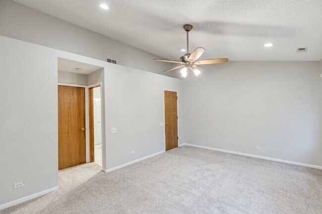 Building Photo - 2943 Stonewater Dr