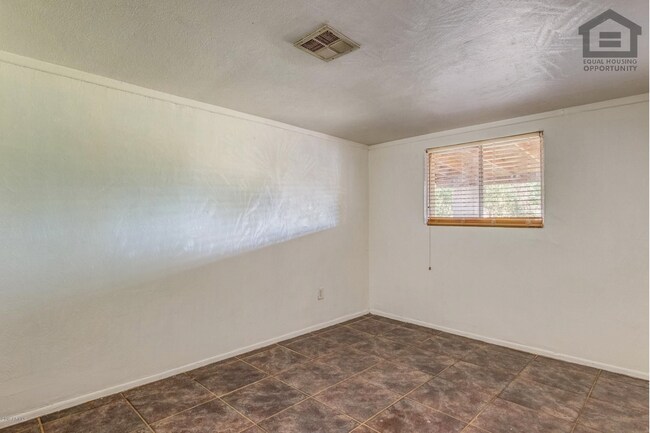 Building Photo - 6321 W Whitton Ave