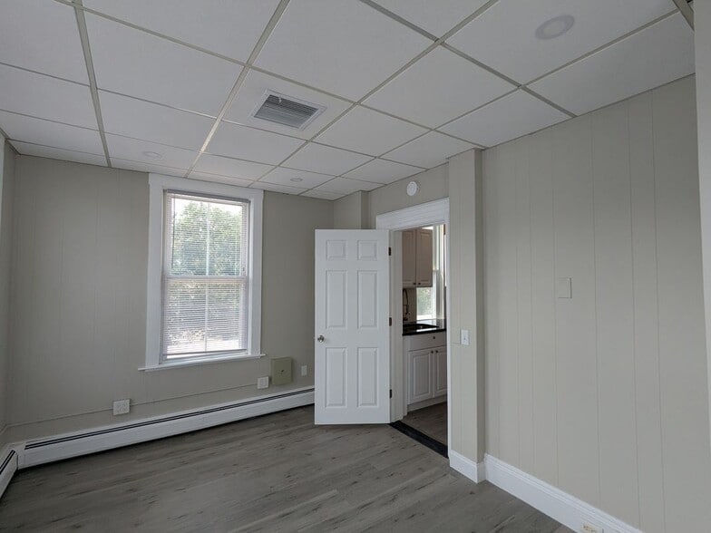 Building Photo - 684 Park Ave