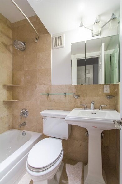 Building Photo - 529 E 6th St