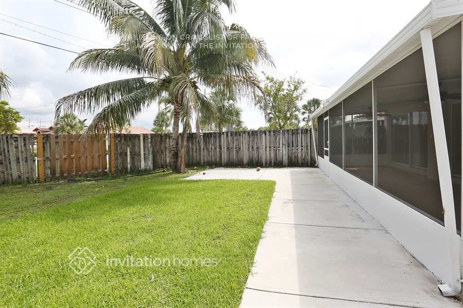 Building Photo - 7651 NW 168th Terrace