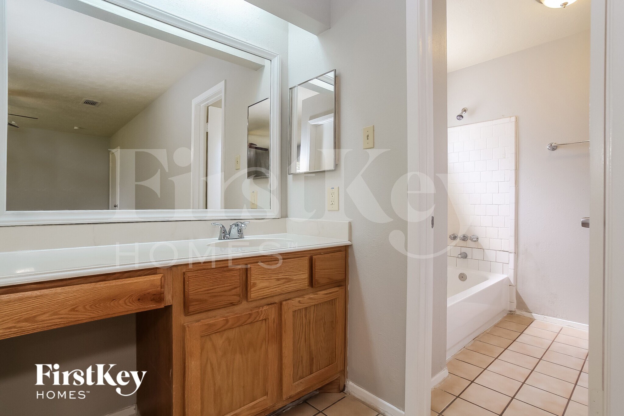 Building Photo - 2118 Knollbrook Ln