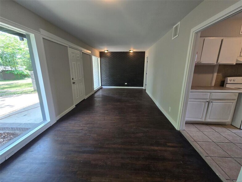 Building Photo - 3709 Wesley Dr