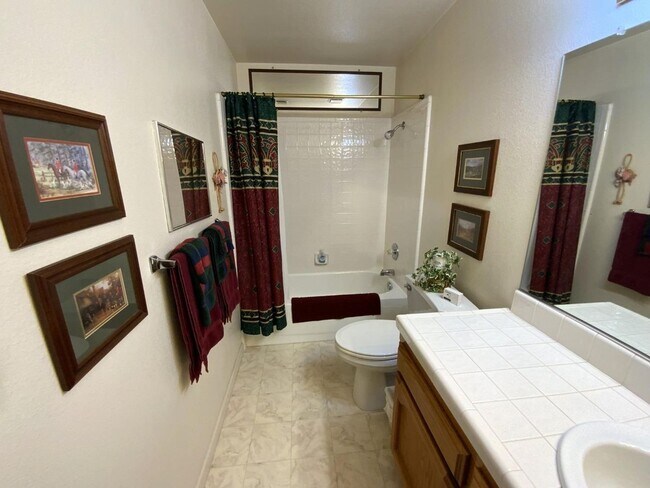 Building Photo - 3-bedroom, 2-bath home in the desirable Northwest Yuba City