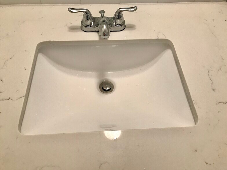 Building Photo - 515 Semple St