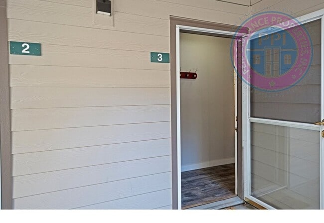 Building Photo - DEPOSIT FREE MOVE IN WITH OBLIGO! WATER,SE...