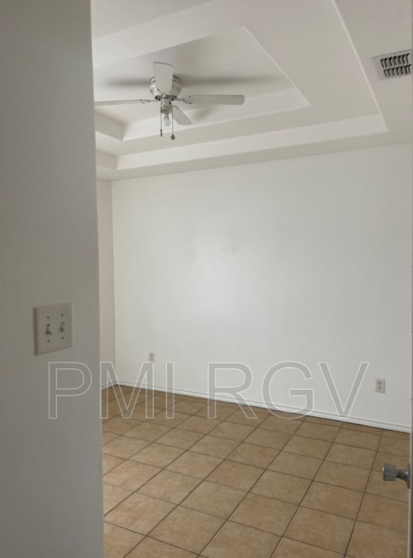 Building Photo - 1503 E Coyote St