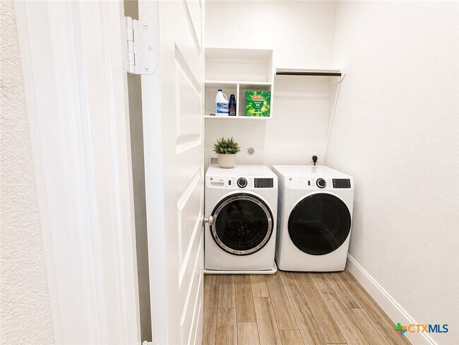 Building Photo - 1841 Windward Wy