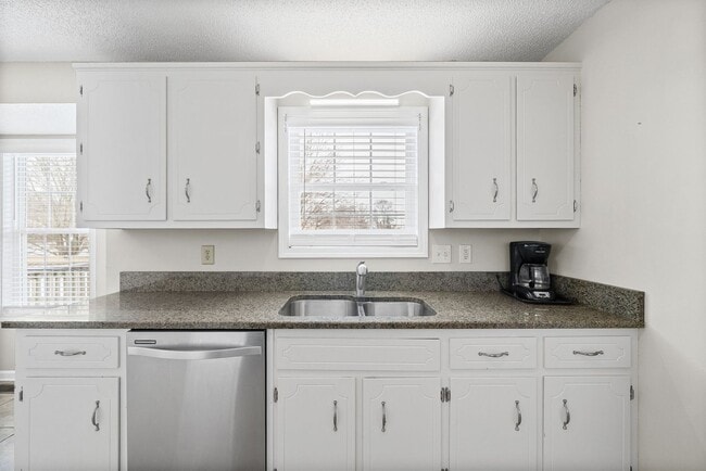 Building Photo - 3269 Tabby Dr