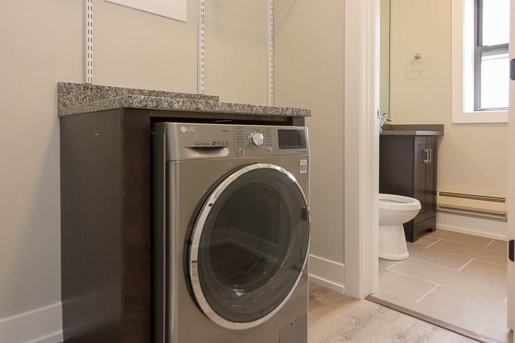 Building Photo - 706 W Brompton Ave