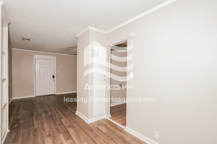 Building Photo - 209 Meadowdale Dr