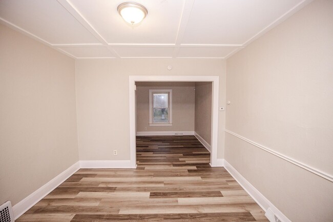 Building Photo - Beautifully remodeled three bedroom home i...