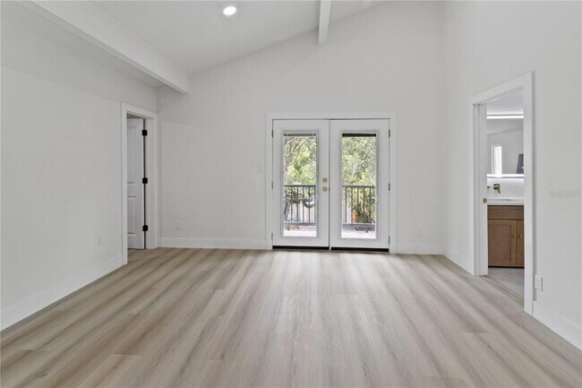 Building Photo - 3232 W Oakellar Ave
