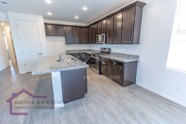 Building Photo - 827 W Nova Pl