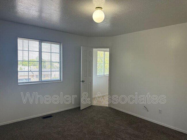 Building Photo - 1315 S 120 E